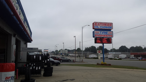 Oil Change Service «Express Oil Change & Tire Engineers», reviews and photos, 3100 Woodward Ave, Muscle Shoals, AL 35661, USA