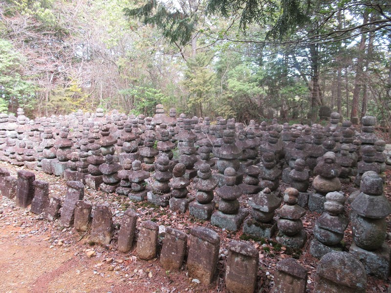 石塔寺石仏・石塔群