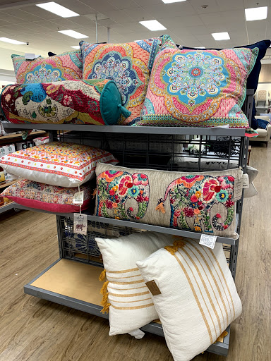 Department Store «Marshalls & HomeGoods», reviews and photos, 4950 Hadley Center Dr, South Plainfield, NJ 07080, USA