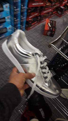 Shoe Store «Finish Line», reviews and photos, 3615 Nicholasville Rd #804, Lexington, KY 40503, USA