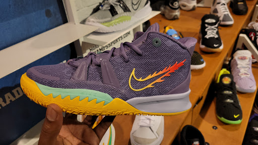 Sporting Goods Store «Champs Sports», reviews and photos, 1189 Glendale Galleria, Glendale, CA 91210, USA