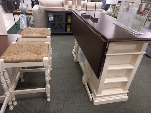 Furniture Store «Raymour & Flanigan Furniture and Mattress Store», reviews and photos, 480 Balltown Rd, Schenectady, NY 12304, USA