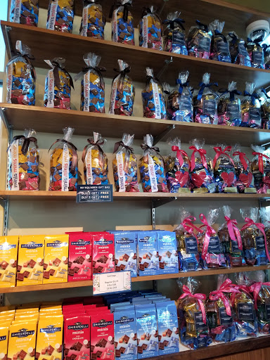 Chocolate Shop «Ghirardelli Outlet and Ice Cream Shop», reviews and photos, 11980 Harlan Rd, Lathrop, CA 95330, USA