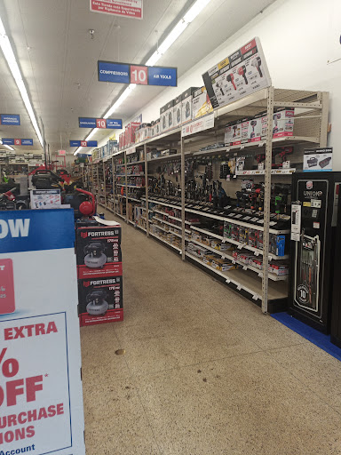Hardware Store «Harbor Freight Tools», reviews and photos, 904 N Lake St, Aurora, IL 60506, USA