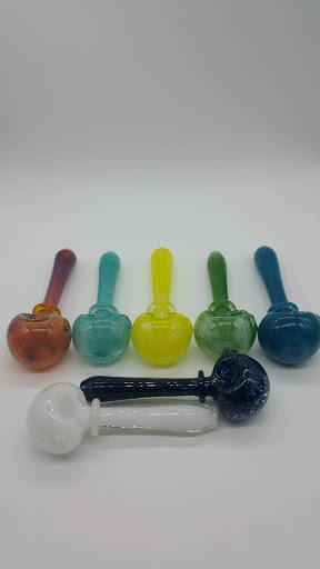 Vaporizer Store «Main Smoke Shop KC | Vape Shop», reviews and photos, 3429 Main St, Kansas City, MO 64111, USA