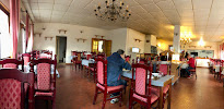 Atmosphère du Restaurant La Gerbe d'Or à Prunay-le-Gillon - n°2