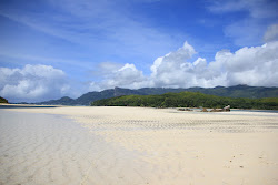 Foto von Round Island Beach und die siedlung