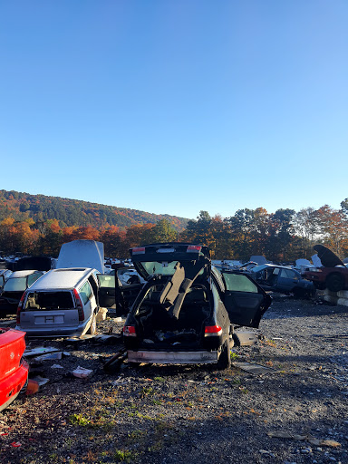 Salvage Yard «EZ Pull & Save Auto Parts», reviews and photos, 2401 Summer Valley Rd, New Ringgold, PA 17960, USA