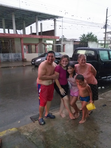 Opinii despre Escuela Dr. Alfredo Perez Guerrero în Santa Rosa - Escuela