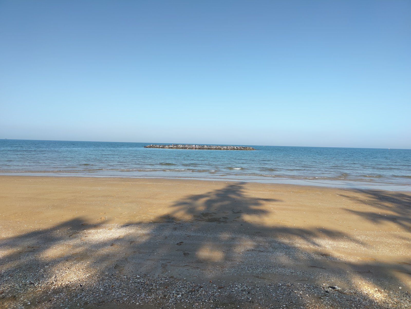 Φωτογραφία του Pran Kiri Beach με επίπεδο καθαριότητας πολύ καθαρό
