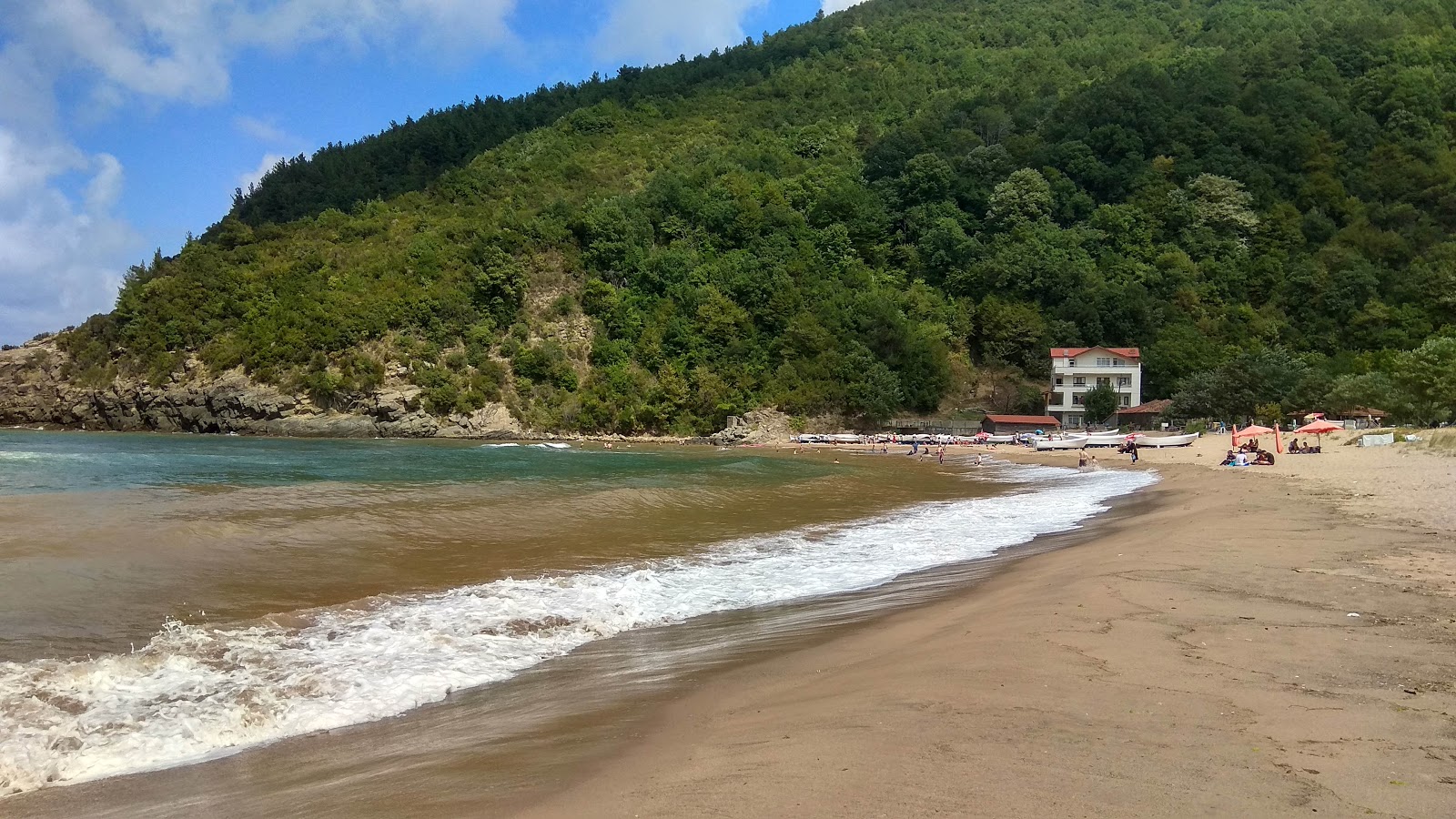 Foto di Gockundemirci Koyu Plaji con una superficie del sabbia beige