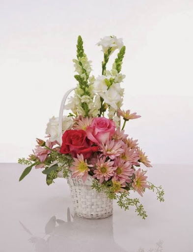 Florist «Petal Pusher Plus Lake Isabella Florist», reviews and photos, 6040 Lake Isabella Blvd a, Lake Isabella, CA 93240, USA