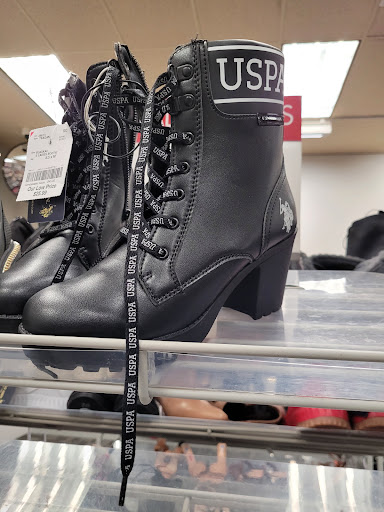 Clothing Store «Burlington Coat Factory», reviews and photos, 833 Lancaster Dr NE, Salem, OR 97301, USA