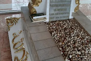 Tomb of Prince Hidayatullah image