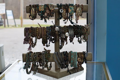 Furniture Store «J & K Resale», reviews and photos, 9572 TN-46, Bon Aqua, TN 37025, USA