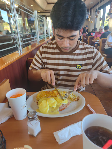 Shopping Mall «Aliso Village Shopping Center», reviews and photos, 23966 Aliso Creek Rd, Laguna Niguel, CA 92677, USA