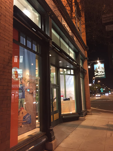 Clothing Store «Patagonia Pasadena», reviews and photos, 47 N Fair Oaks Ave, Pasadena, CA 91103, USA