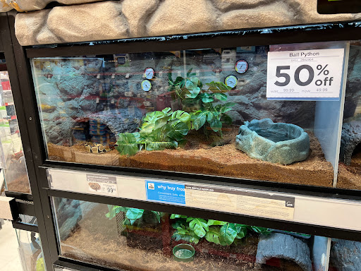 Pet Supply Store «Petco Animal Supplies», reviews and photos, 3012 Bridgepointe Pkwy, San Mateo, CA 94404, USA