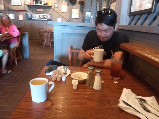 American Restaurant «Cracker Barrel Old Country Store», reviews and photos, 2203 Cortez Rd W, Bradenton, FL 34207, USA