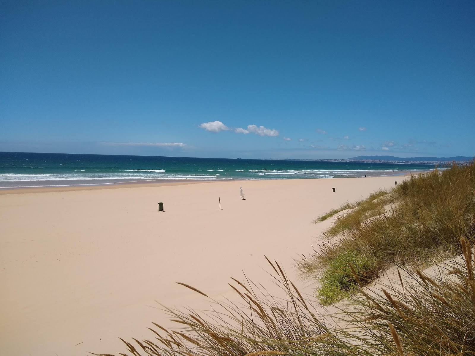 Fotografija Praia Riviera z svetel fin pesek površino