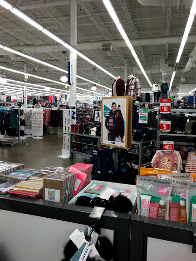 Clothing Store «Old Navy», reviews and photos, 6711 Frontier Dr, Springfield, VA 22150, USA