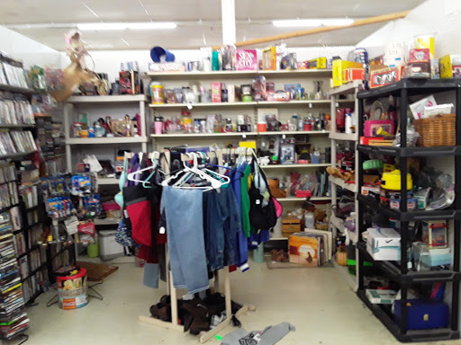 Flea Market «Traderbakers Flea Market», reviews and photos, 2080 Burton Ln, Martinsville, IN 46151, USA