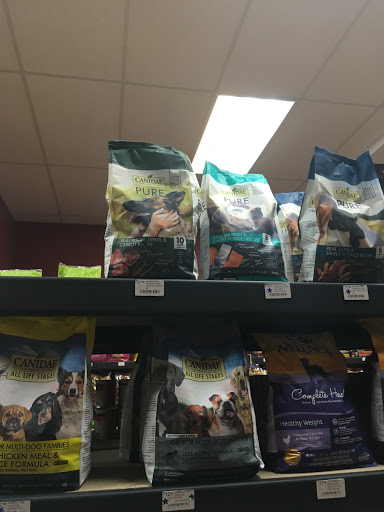Pet Supply Store «Munchies Natural Pet Foods», reviews and photos, 2896 W Bay Dr, Belleair Bluffs, FL 33770, USA