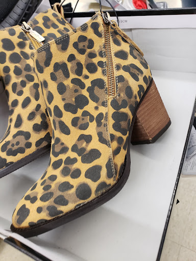 Discount Store «Bargain Hunt», reviews and photos, 924 N Mulberry St #110, Elizabethtown, KY 42701, USA