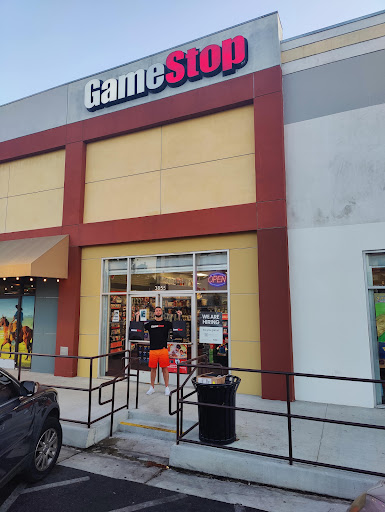 GameStop, 3855 Overland Ave, Culver City, CA 90232, USA, 