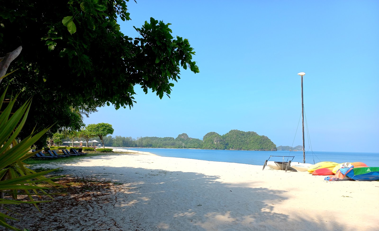 Fotografija Tanjung Rhu Beach in naselje