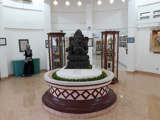 Museum Kesehatan Dr. Adhyatma, MPH