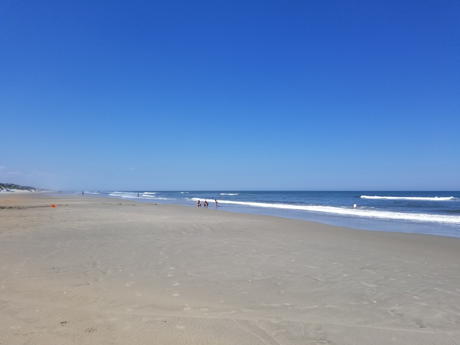Fotografija Corolla beach z svetel pesek površino