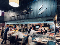 Atmosphère du Restaurant de fruits de mer CHEZ ANTONIN - Écailler aux Halles de Lyon Paul Bocuse - n°2
