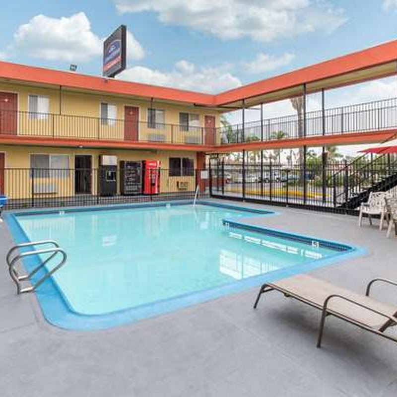 Howard Johnson By Wyndham San Diego Chula Vista Suite Hotel