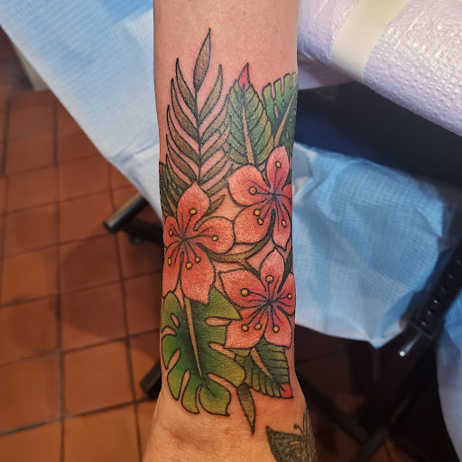 Tattoo Shop «Lark Tattoo», reviews and photos, 1610 Old Country Rd, Westbury, NY 11590, USA