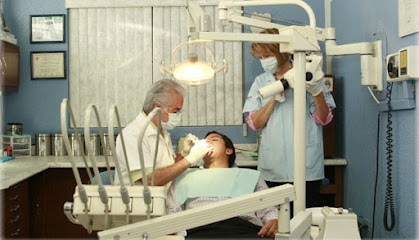 Clinica de Especialidades Dentales - Dr Adolfo Berchelmann Cirujano Dentista.