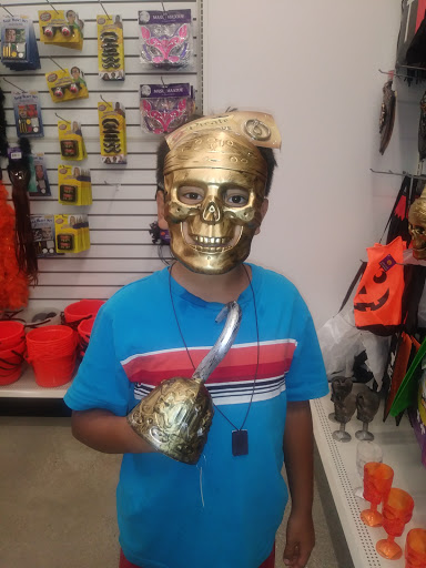 Dollar Store «Dollar Tree», reviews and photos, 2160 N Garey Ave, Pomona, CA 91767, USA