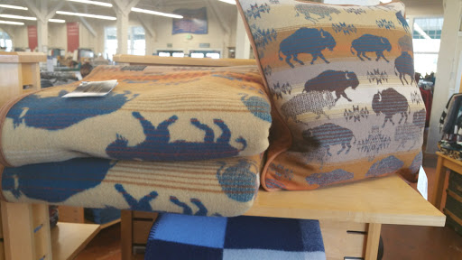 Clothing Store «Pendleton Washougal Mill Store», reviews and photos, 2 Pendleton Way, Washougal, WA 98671, USA