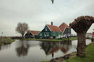 Taller de fabricación de zuecos De Zaanse Schans image