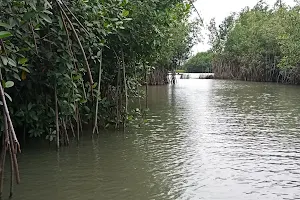 Passage d'eau entre Lac Ahémé et lagune côtière image