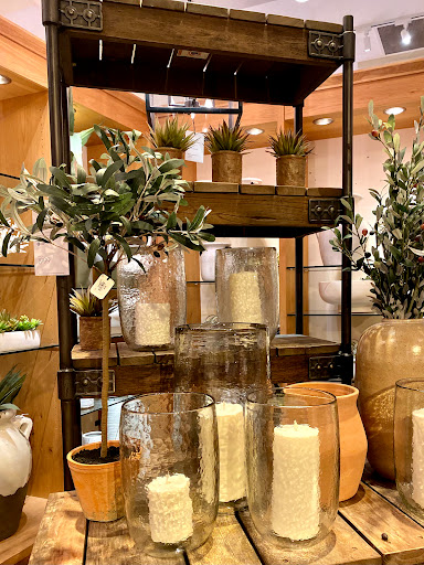 Furniture Store «Pottery Barn», reviews and photos, 1000 Ross Park Mall Dr c03c, Pittsburgh, PA 15237, USA