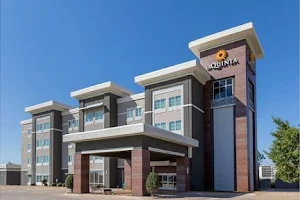 La Quinta Inn & Suites by Wyndham Durant image