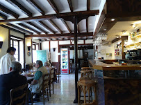 Atmosphère du Restaurant Hôtel du Pont Molineuf à Valencisse - n°5
