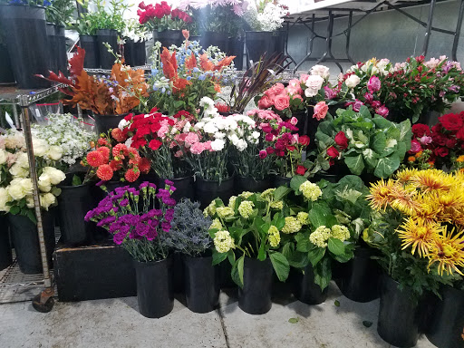 Bobbie's Flowers & Marketplace