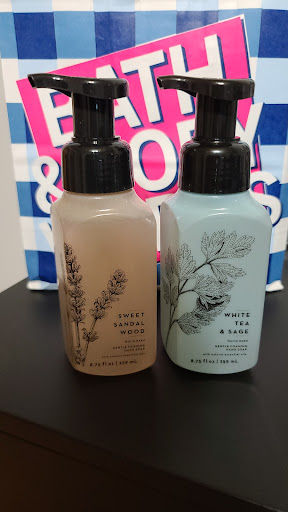 Beauty Supply Store «Bath & Body Works», reviews and photos, 320 W Army Trail Rd, Bloomingdale, IL 60108, USA