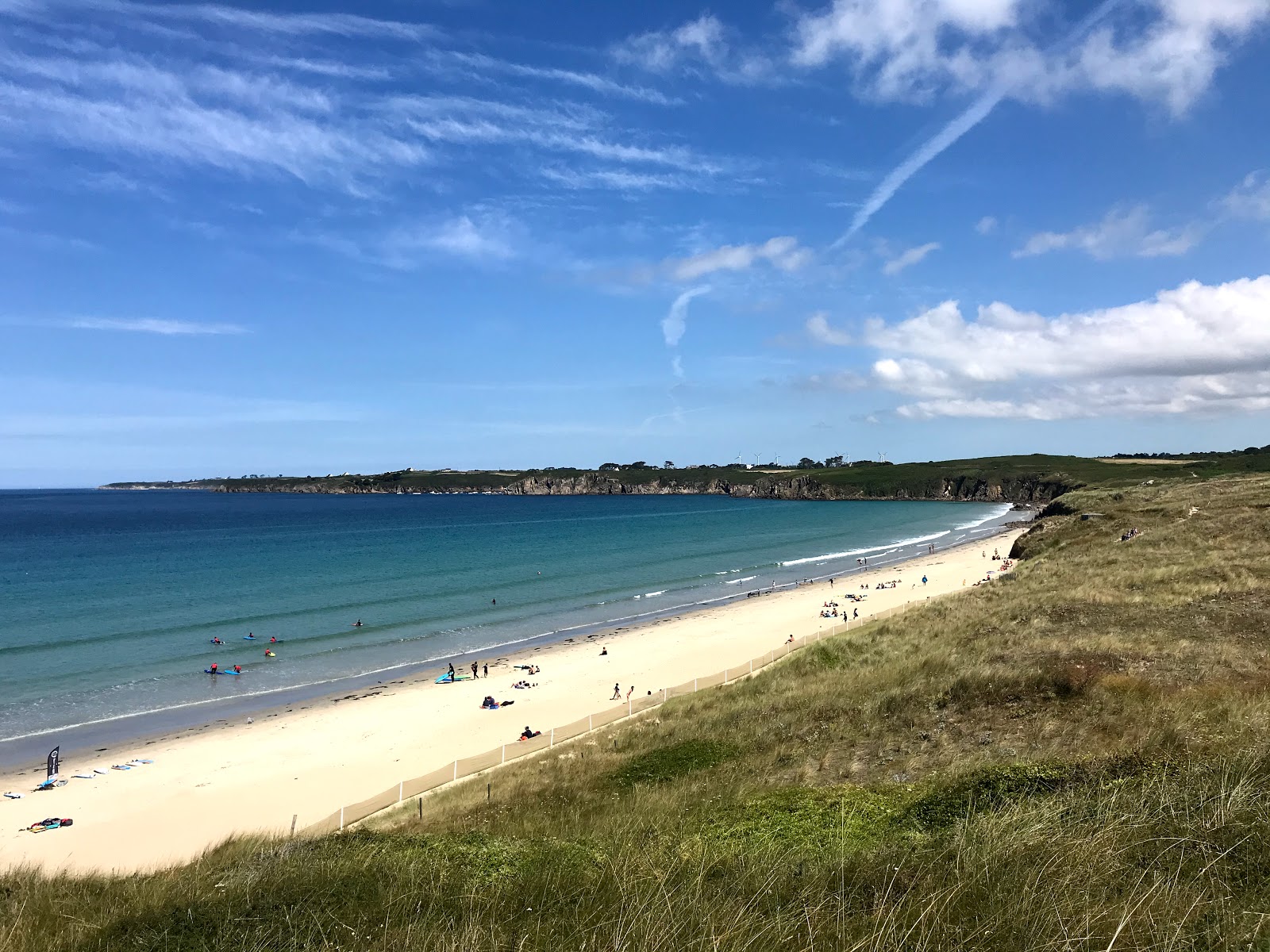 Foto di Plage des Blancs Sablons con una superficie del sabbia beige