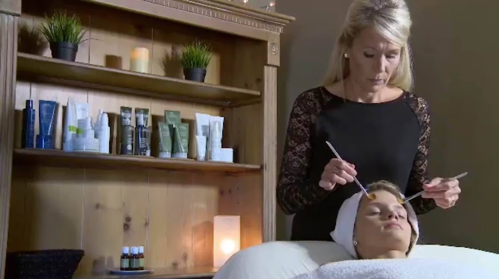 Lori's Salon & Day Spa 54022