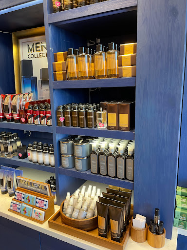 Shopping Mall «Lake Success Shopping Center», reviews and photos, 1526 Union Tpke, New Hyde Park, NY 11040, USA