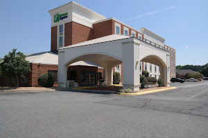 Holiday Inn Express Fredericksburg Southpoint, an IHG Hotel