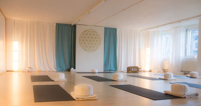 Rezensionen über Atem und Yoga in Glarus Nord - Yoga-Studio